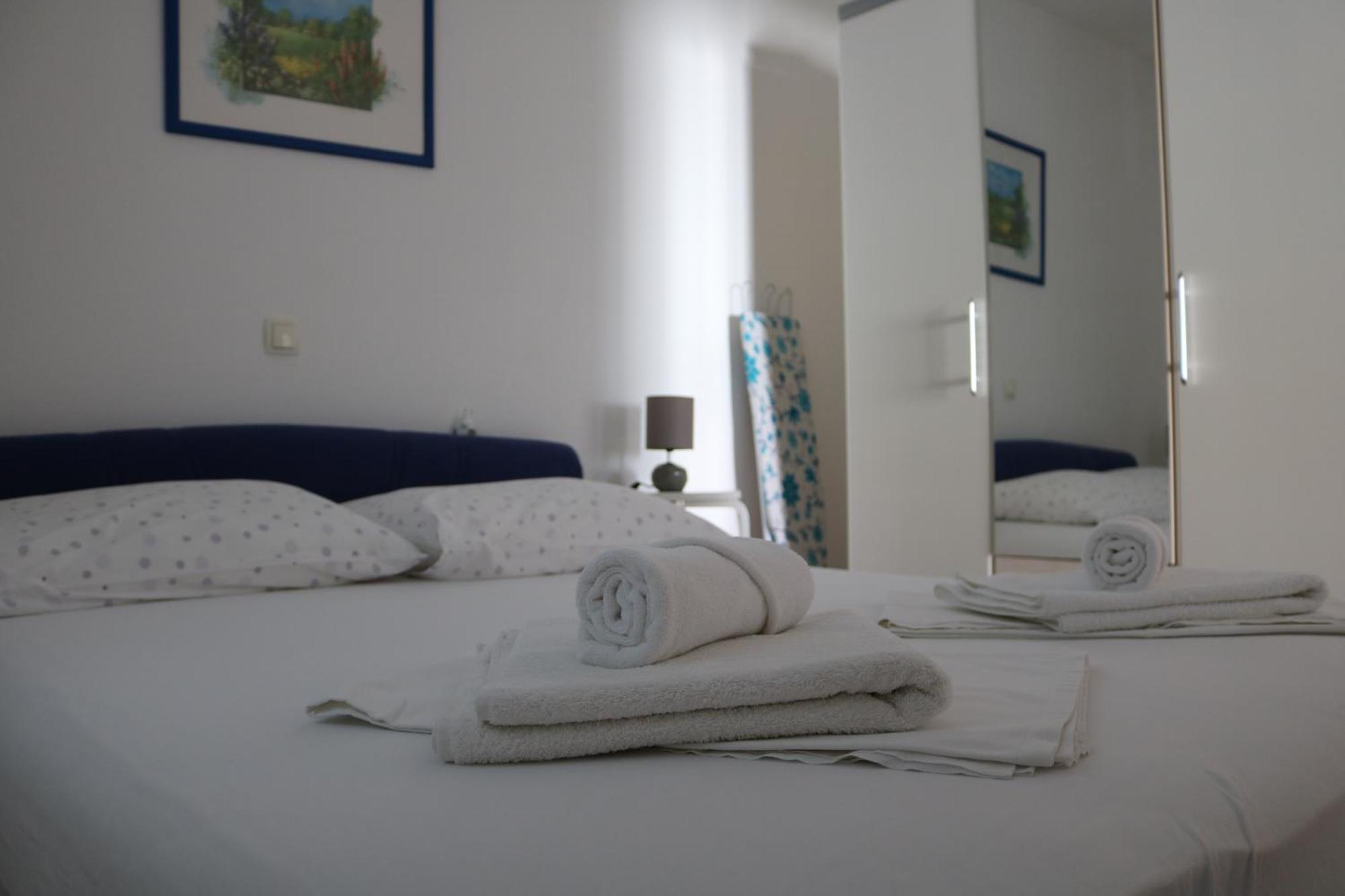 Andrea Apartments Трогір Екстер'єр фото